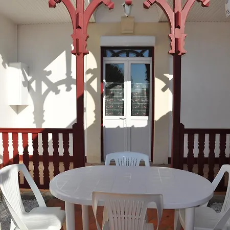 Jumelee Au Centre De 41101 Villa